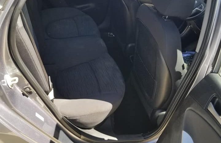 
								Hyundai Accent full									