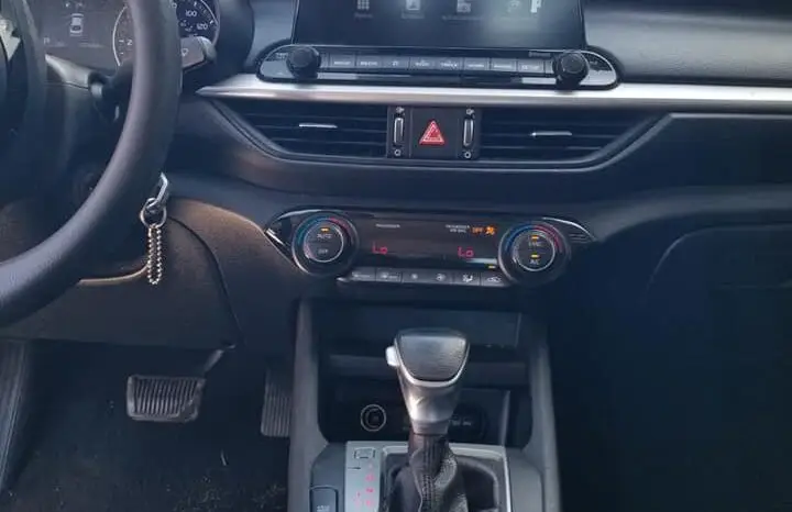 
								Kia Forte full									