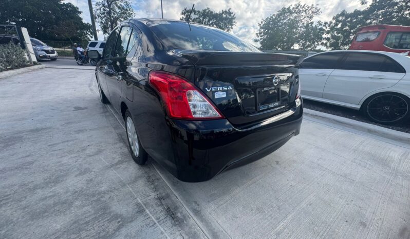 
								Nissan Versa 2017 full									