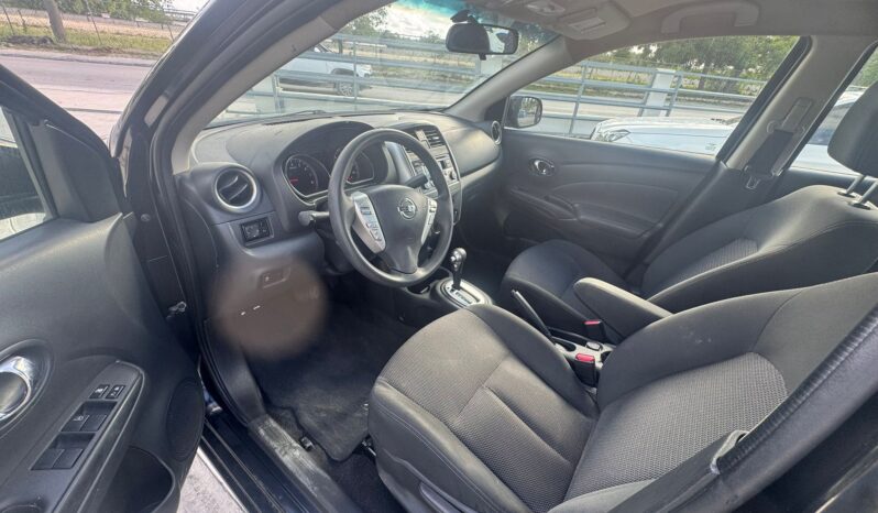 
								Nissan Versa 2017 full									
