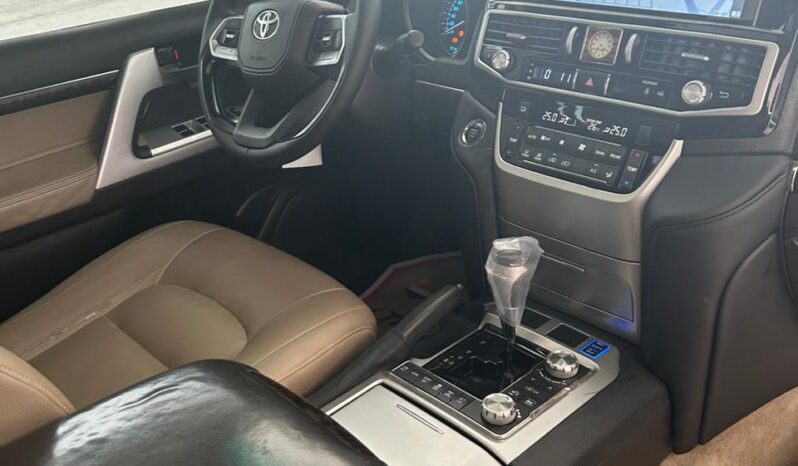 
								Toyota Land Cruiser VX full									